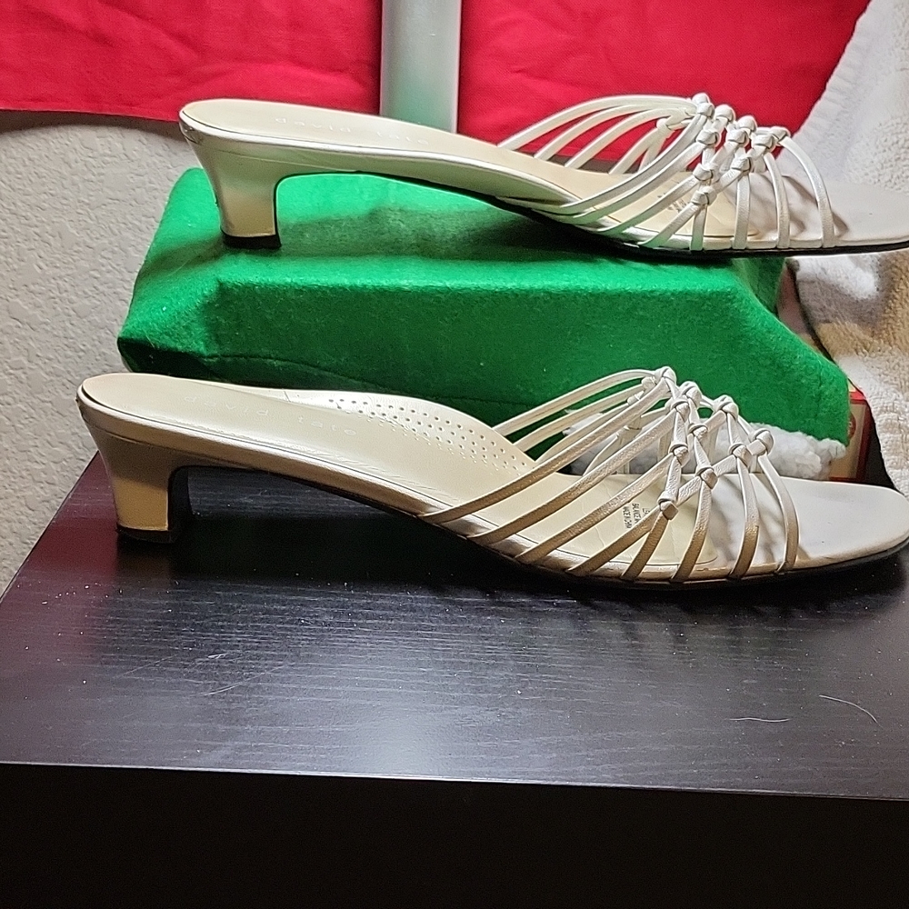 David Tate sandal silky cream 13N size 2" heels